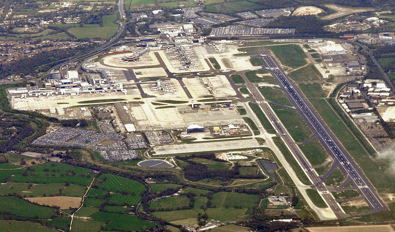 Gatwick_Airport_(50850159593) Gatwick Airport