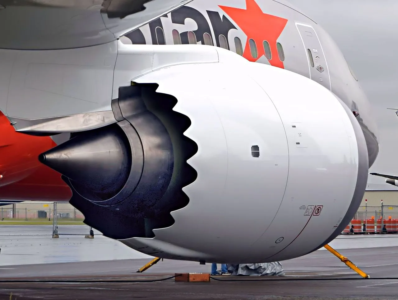 General_Electric_GEnx-1B_(14233497776)_(cropped) TRL chevrons